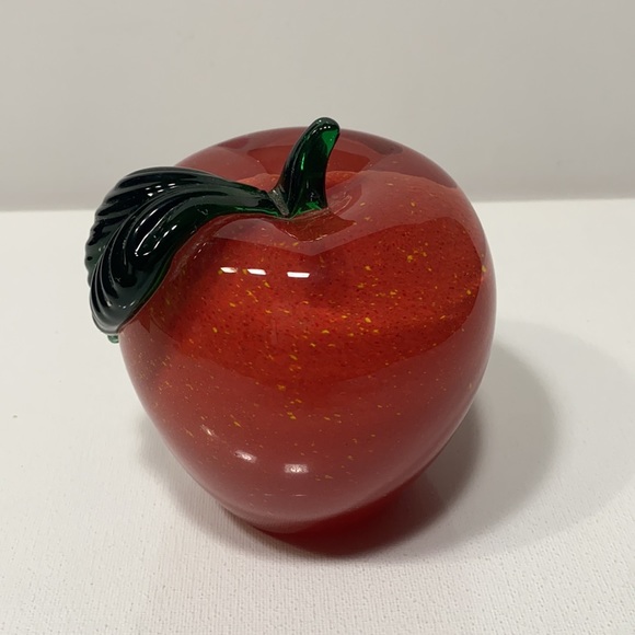 Lenox glass apple paperweight - Picture 6 of 7